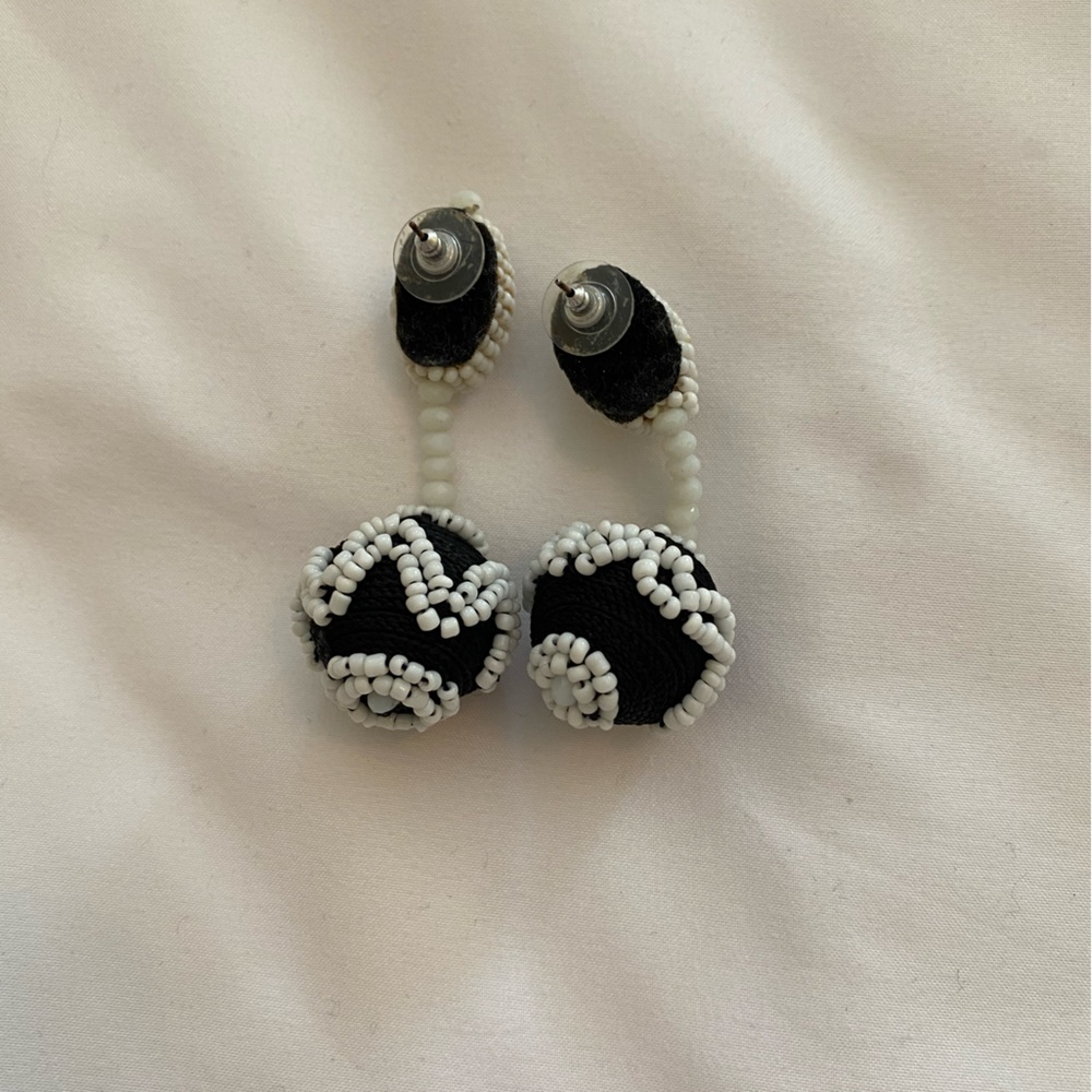 Zara Bead Ball Earrings Black & White 🤍🖤
